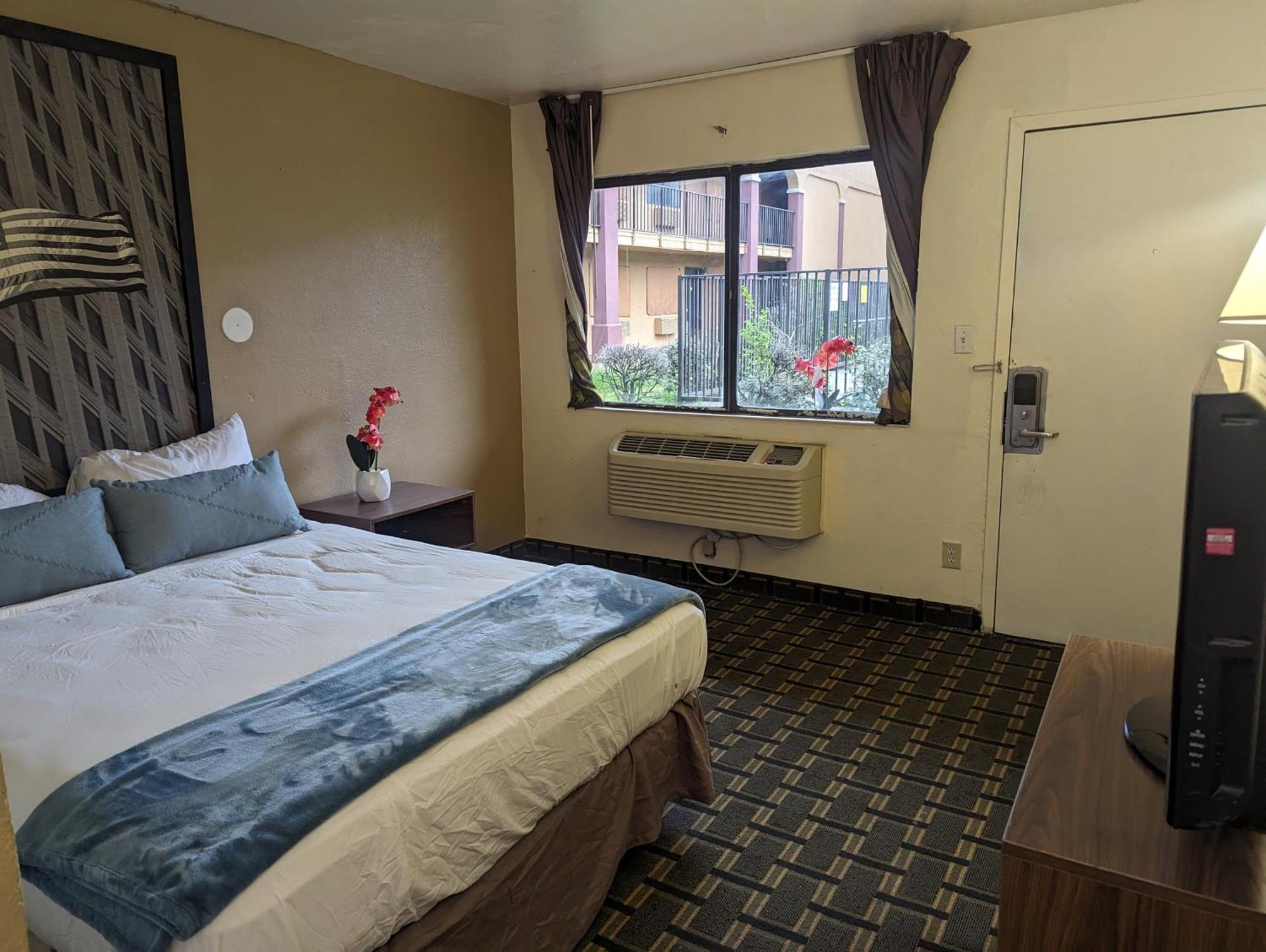 Southern Comfort Hotel Tulsa Buitenkant foto