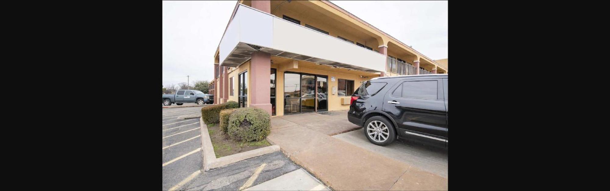 Southern Comfort Hotel Tulsa Buitenkant foto
